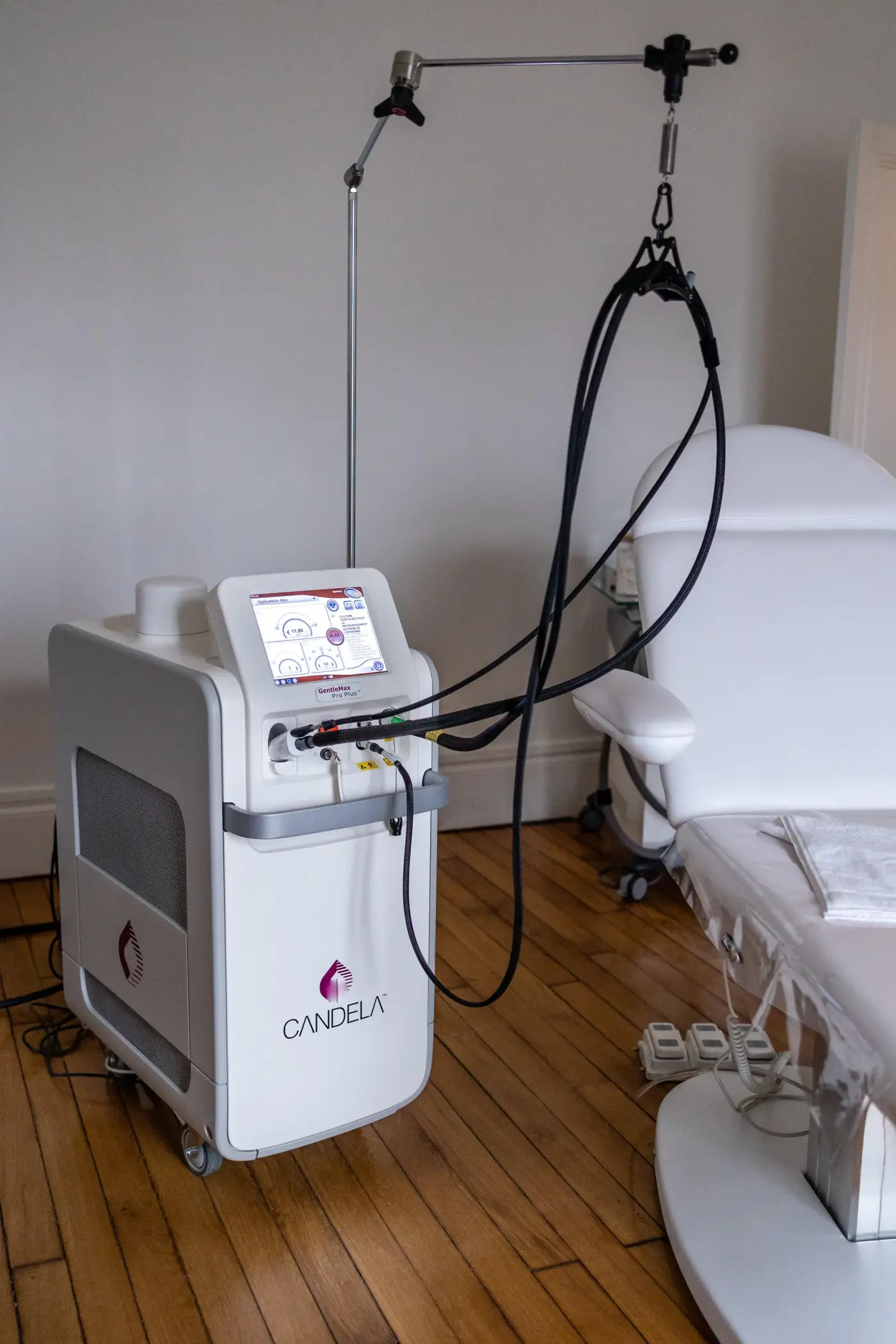 La salle de soin et le laser GentleMax Pro Plus au cabinet